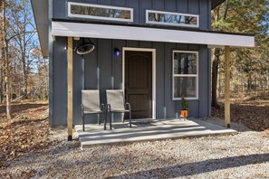 Exterior - Cabins off the Trace: Cabin 3 (Summertown)