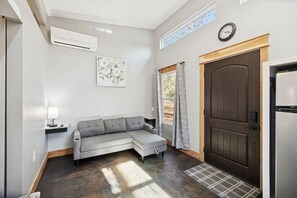 Smart TV - Cabins off the Trace: Cabin 2 (Summertown)