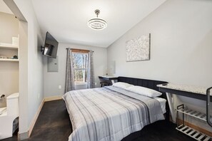 1 bedroom, desk, iron/ironing board, WiFi