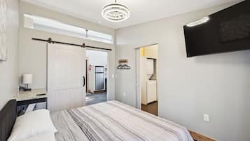 1 bedroom, desk, iron/ironing board, WiFi