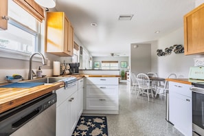 Fridge, microwave, oven, stovetop - Peaceful Beach Bum – A Relaxed Butler Beach Retreat (St. Augustine)