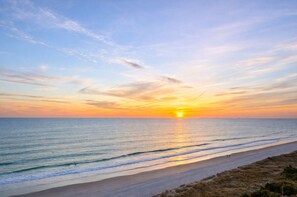 On the beach, sun-loungers - OCEANFRONT Condo in N. Myrtle Beach Indoor & Outdoor pools & Lazy River. Sleep 6 (North Myrtle Beach)