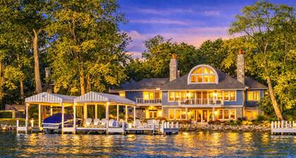 Geneva Lakefront Home, Steps from Water! Pier Access A+ Lake Views, Minutes frm Downtown Lake Geneva