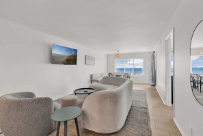 TV, offices - Direct Oceanfront w/ Private Balcony (North Myrtle Beach)
