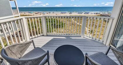 Direct Oceanfront w/ Private Balcony