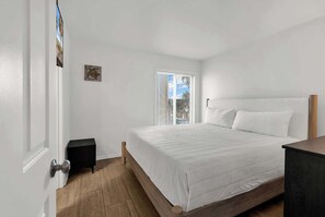 Bügeleisen/Bügelbrett, Reisekinderbett, WLAN, Bettwäsche