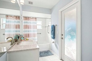 Shower, hair dryer, towels - Niccola Tropical Waterfront Vacation Home Cape Coral (Cape Coral)