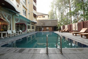 Beach - Sunday JA Plus Hotel (Pattaya)