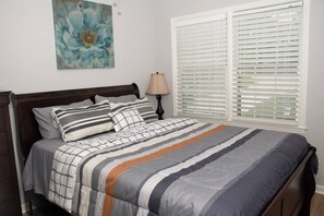 Työpöytä, silitysrauta/-lauta, ilmainen Wi-Fi, vuodevaatteet