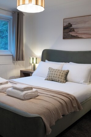 3 slaapkamers, een strijkplank/strijkijzer, wifi, beddengoed