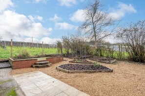 Property grounds - Cosy 3BR Country Home Near Vineyards (Uckfield)