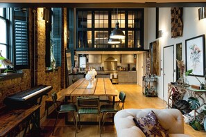 Interior - Modern Loft Apt in Victorian Conversion w/ Parking (London)