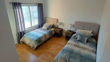 Fer et planche Ă repasser, Wi-Fi, draps fournis