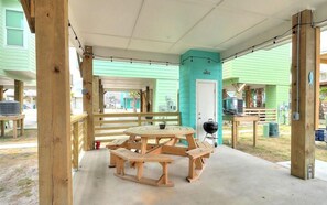 Outdoor dining - Shared Pool, Golf Cart Access, Pet Friendly (Port Aransas)