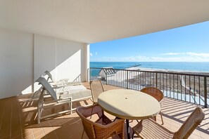 Outdoor dining - Beachfront Condo w/ Huge Balcony, Pools, Sauna & Gulf Views | BEACHBALL PROPERTIES (Orange Beach)