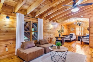 Silitysrauta/-lauta, Wi-Fi, vuodevaatteet