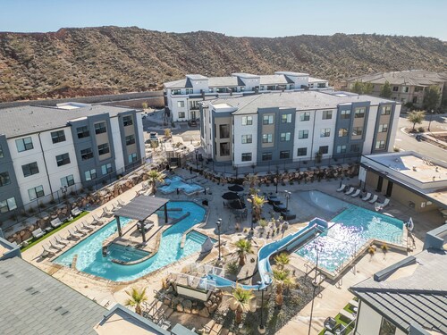 The Jungle Retreat • Zion Getaway • Water Park Fun