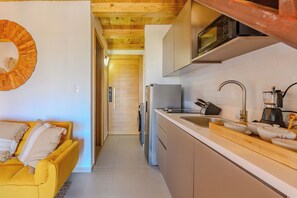 Superior-Apartment, Balkon, Stadtblick | Eigene Küche