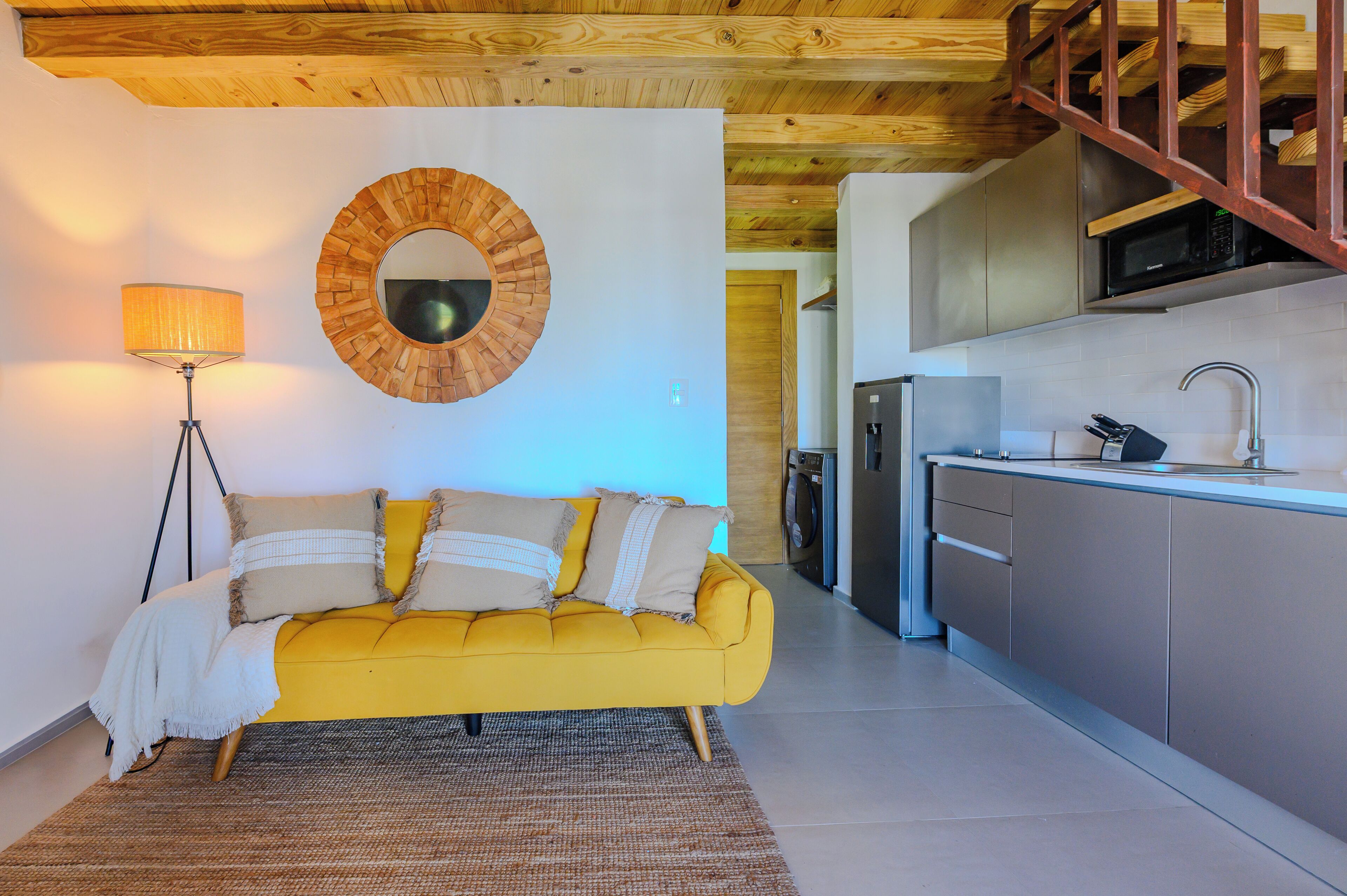 Superior-Apartment, Balkon, Stadtblick | Wohnbereich