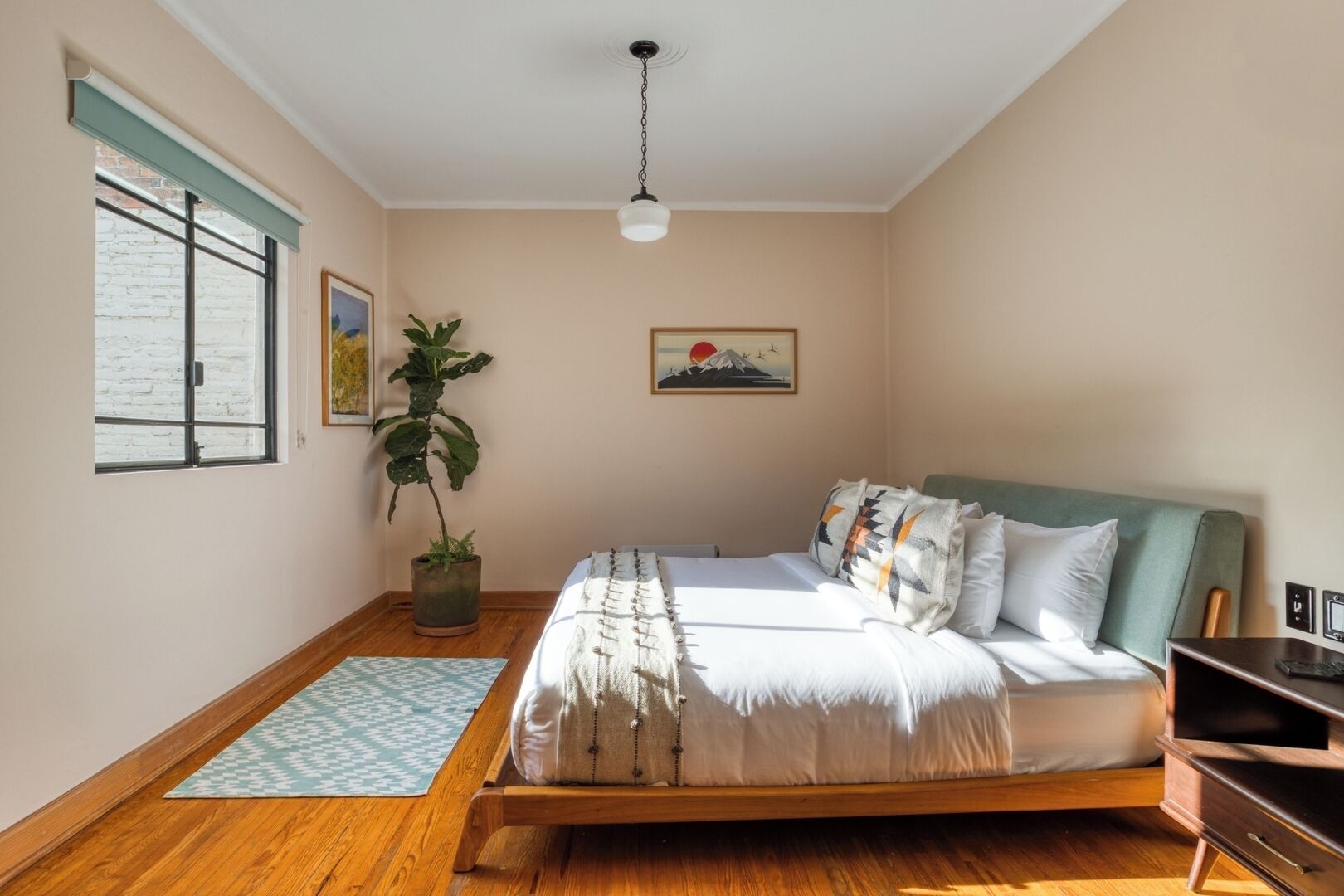 Travel cot, WiFi, bed sheets