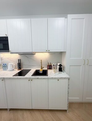 Private kitchen - Cozy 1-bedroom studio in amazing Katowice, 24h check-in (Katowice)