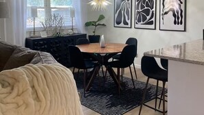 A modern loft with a dining area, a kitchen, and a living space. - Spacious 4-bedroom house in beautiful Bartlesville with AC (Bartlesville)