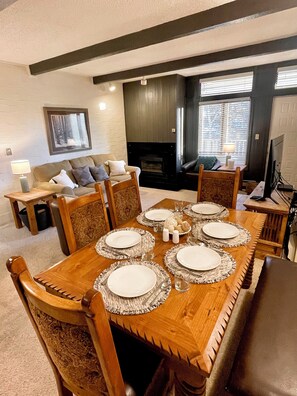 Dining - Ski-in/Ski-out Mountain Retreat 70 steps from base area and access to gondola (Steamboat Springs)