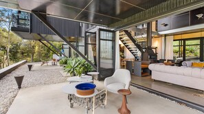 Outdoor dining - Protohouse No. V, Upper Kangaroo River, Kangaroo V (Upper Kangaroo River)