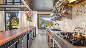 Fridge, microwave, oven, dishwasher - Protohouse No. V, Upper Kangaroo River, Kangaroo V (Upper Kangaroo River)
