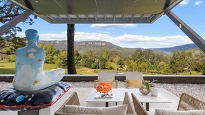 Outdoor dining - Protohouse No. V, Upper Kangaroo River, Kangaroo V (Upper Kangaroo River)