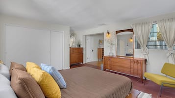 3 bedrooms, iron/ironing board, travel cot, free WiFi