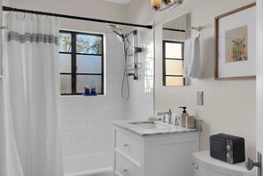 Hair dryer, bidet, towels, soap - Spanish Bungalow Near Downtown- U of A (Tucson)