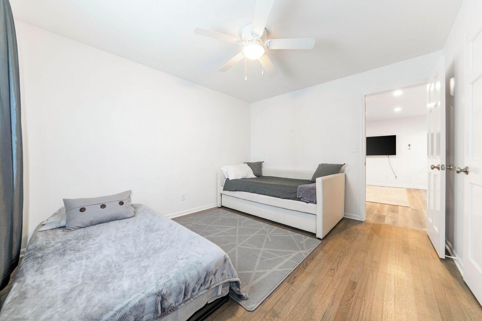 アイロン / アイロン台、旅行用ベビーベッド、WiFi、ベッドシーツ