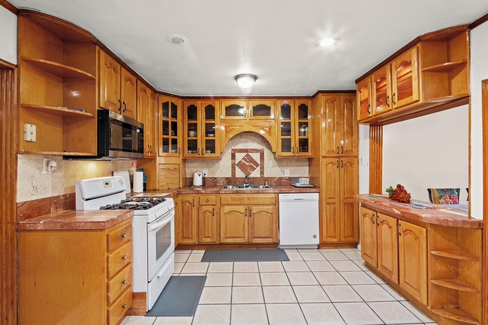 雪櫃、微波爐、焗爐、爐具