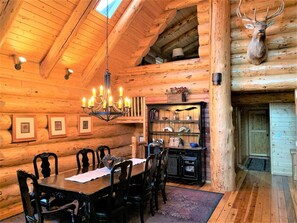 Dining - EV Charger CHK IN/OUT 1PM Incredible Log Home in Gated Torreon with Hot tub (Show Low)