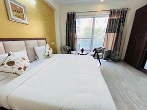 高级双人房, 阳台 | 客房内保险箱、隔音、熨斗/熨衣板、免费 WiFi