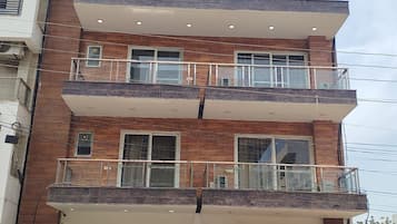 In-room safe, soundproofing, iron/ironing board, free WiFi