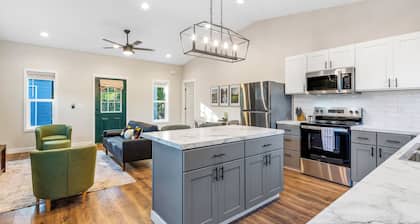 The Evergreen Escape - Spacious 1 bed Unit