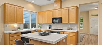 Bright + Comfortable 3BR Family Retreat by Degarmo Park