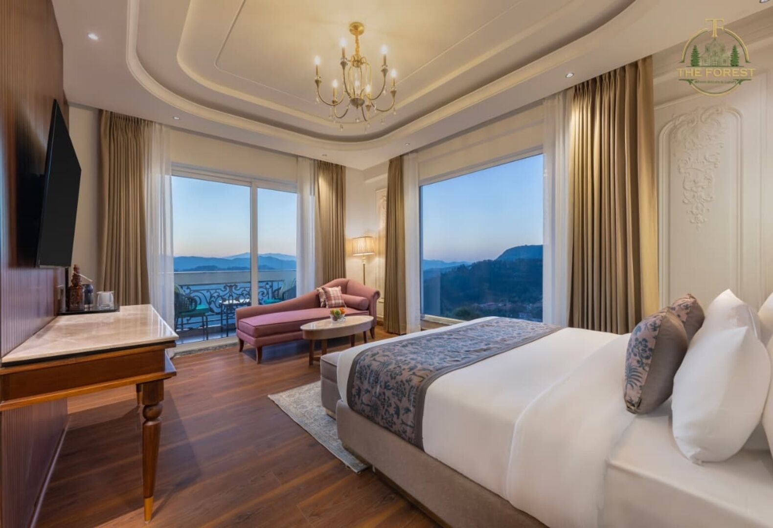 Habitación de lujo, balcón, vistas a la montaña | Escritorio y wifi gratis