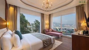 Camera Luxury, balcone, vista montagna | Una scrivania, Wi-Fi gratuito