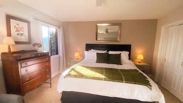 Comfort Room, Valley View | Iron/ironing board, free WiFi