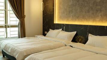 Een strijkplank/strijkijzer, internet, beddengoed