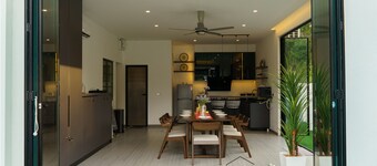 Light Luxury Villa with Pvt Pool & BBQ for 18pax Staycation in Melaka City.