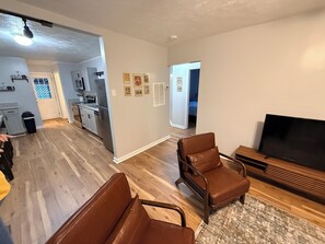 Smart TV - Cozy 3-bedroom house with large yard and only 10 minutes from Fredericksburg, VA (Fredericksburg)