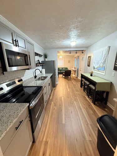 Cozy 3-bedroom house with large yard and only 10 minutes from Fredericksburg, VA