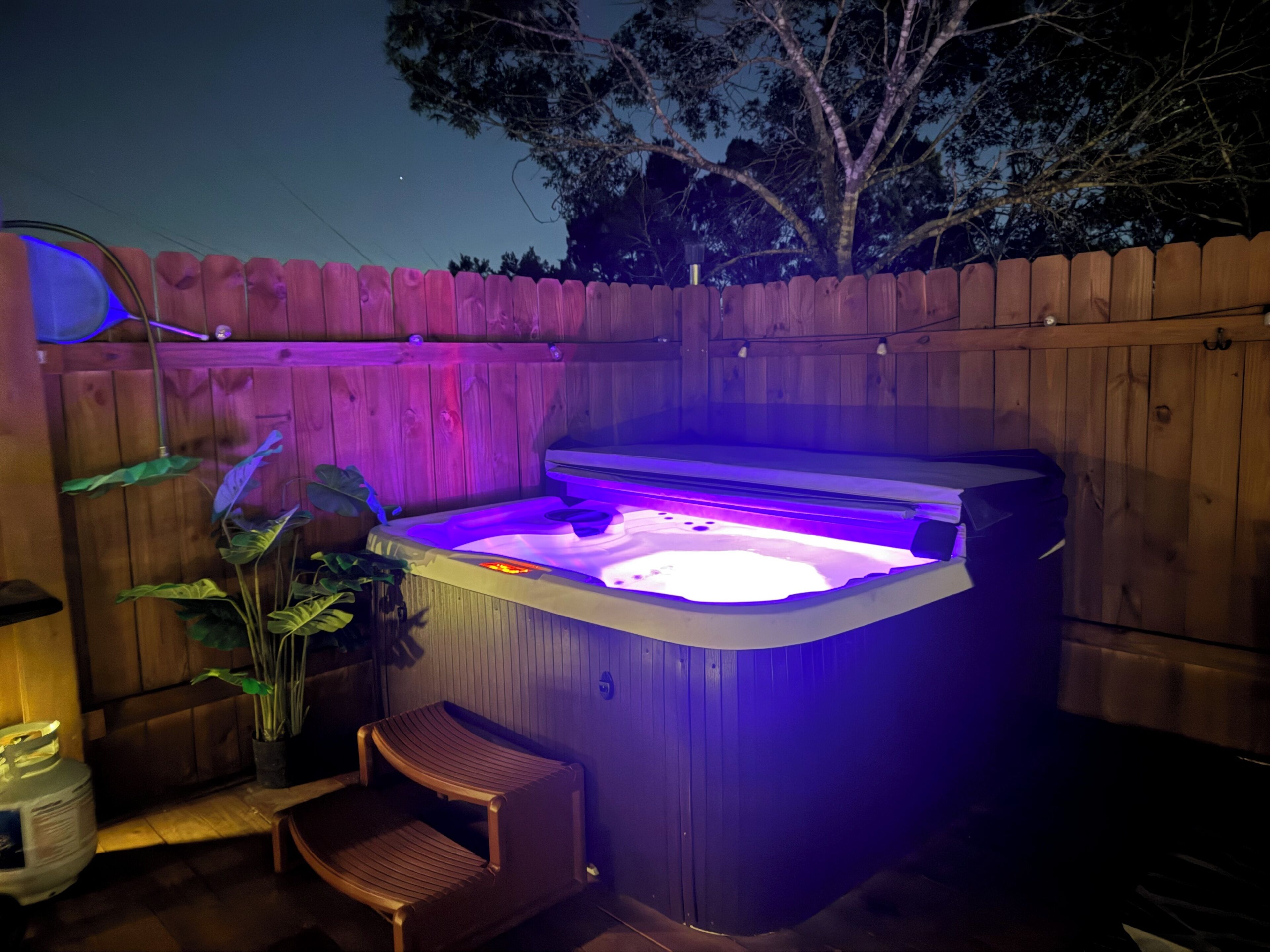 Outdoor spa tub