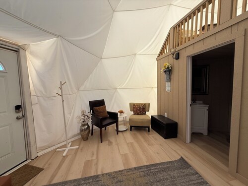 Loft style Geo-Dome in fabulous Austin with AC, Heat, Private Jacuzzi, & parking