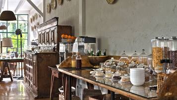 Free daily buffet breakfast