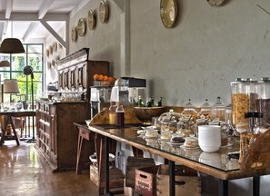 Desayuno bufé gratuito y diario